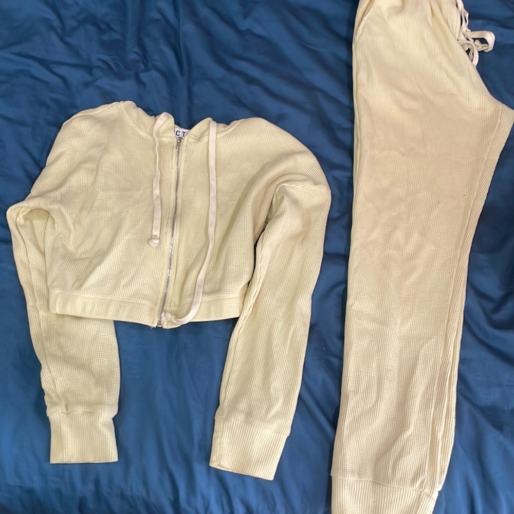 Light yellow matching set. Sweatpants and zip up hoodie